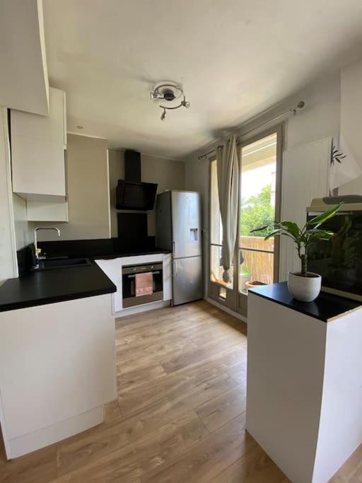 Apartment T2 Cosy Renove En Centre Avec Parking *